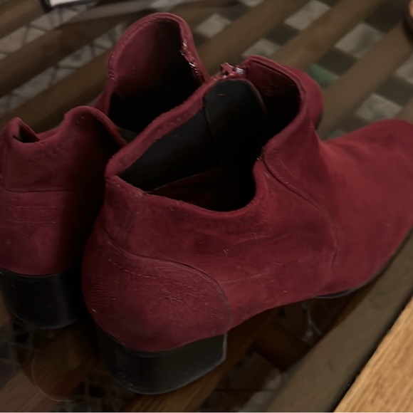 Cranberry Liz Claiborne Zippered Ankle Boots in GREAT Condition, Rarely Worn - Picture 5 of 12